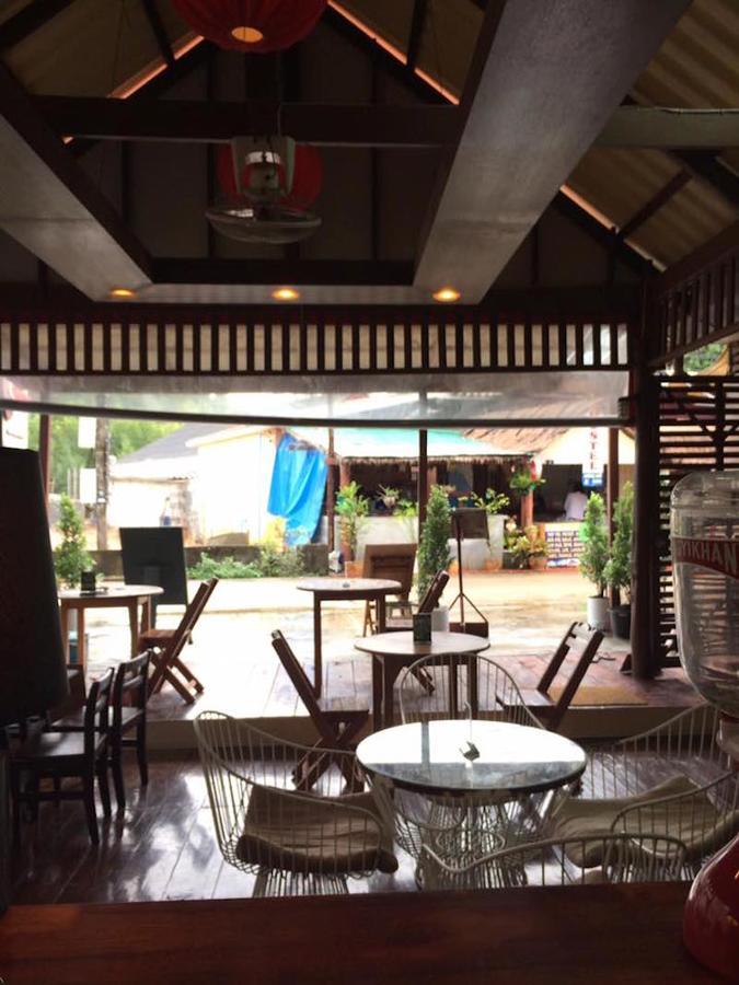 Sincere Hostel Bar And Bistro Koh Lanta Exterior photo