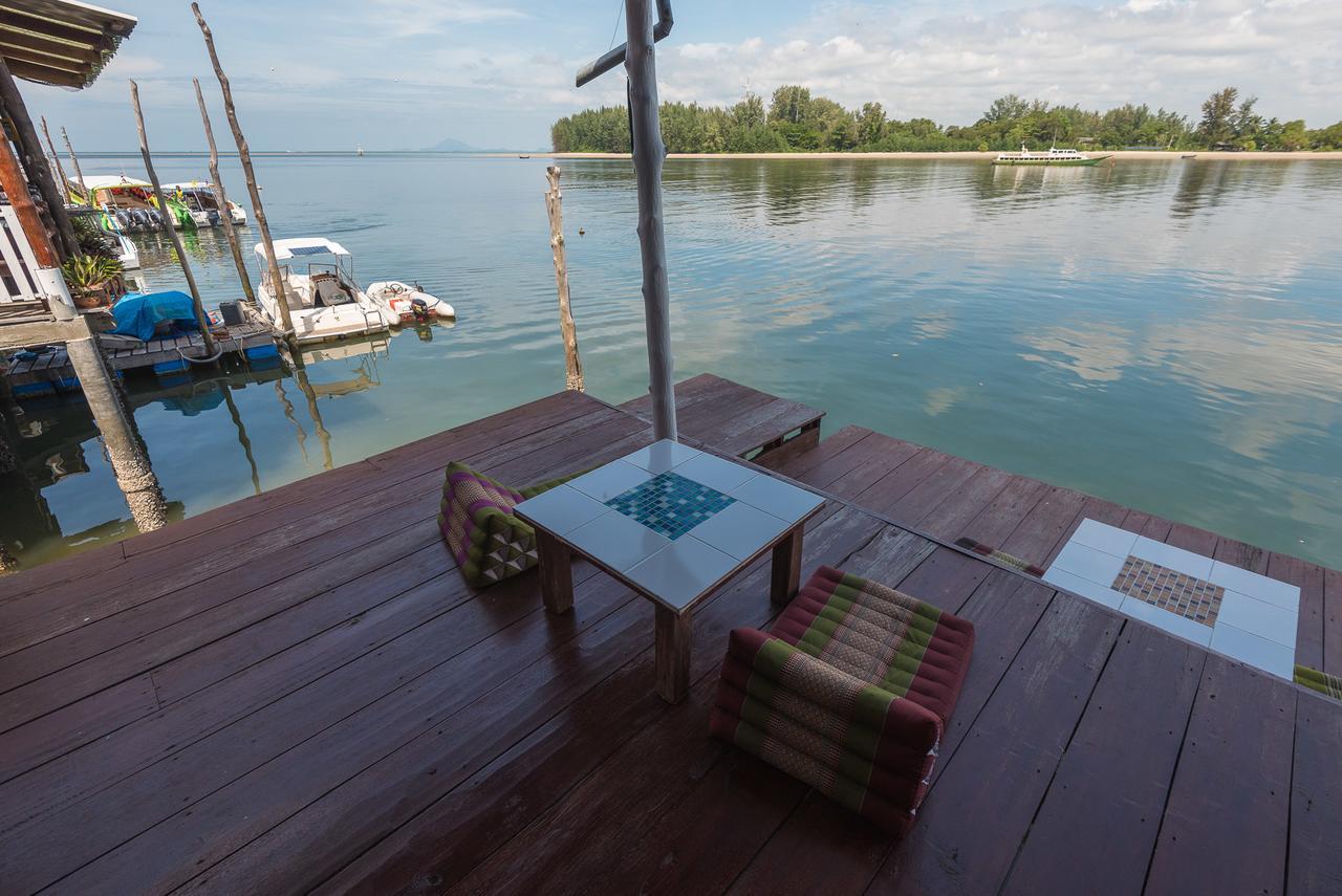 Sincere Hostel Bar And Bistro Koh Lanta Exterior photo