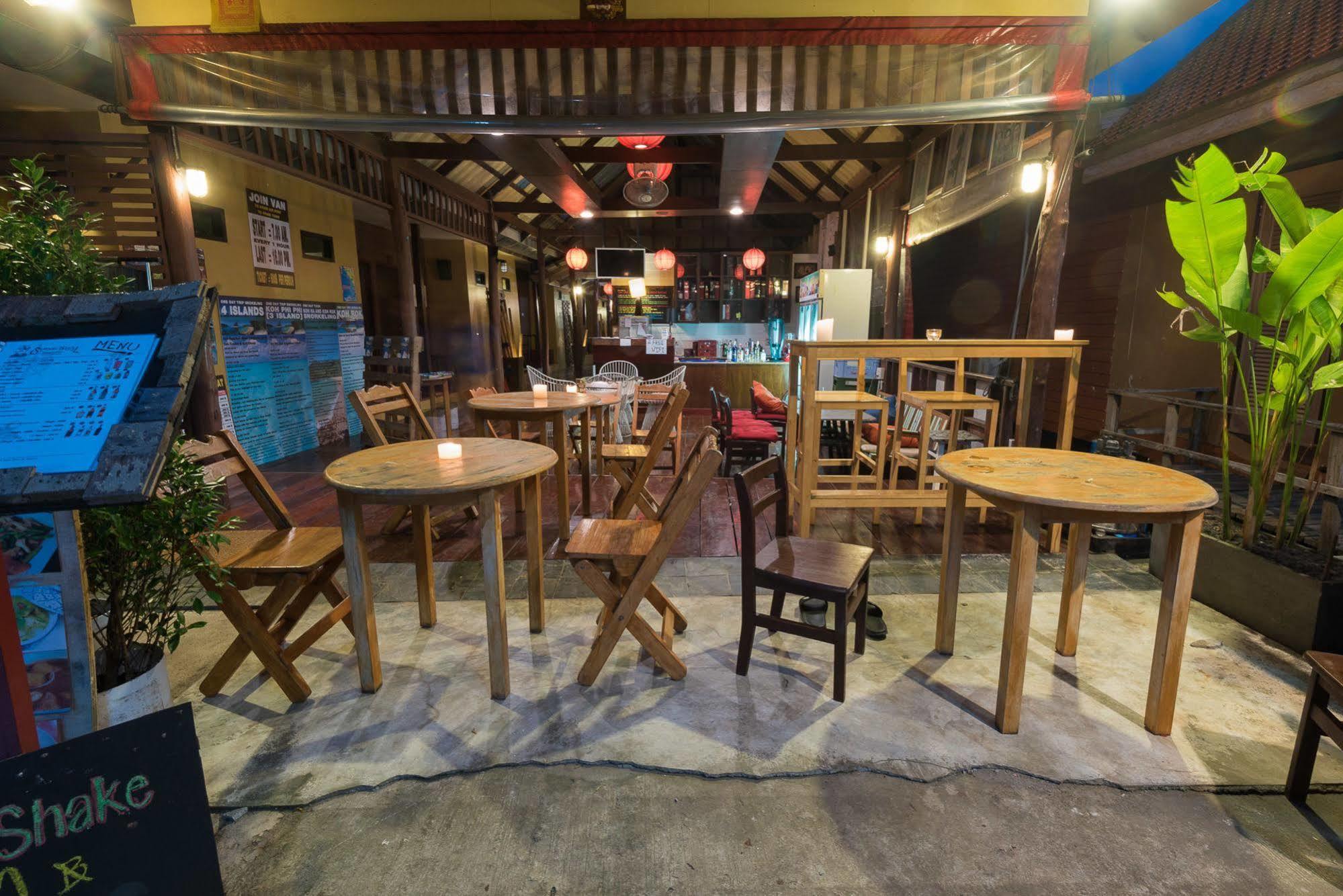 Sincere Hostel Bar And Bistro Koh Lanta Exterior photo