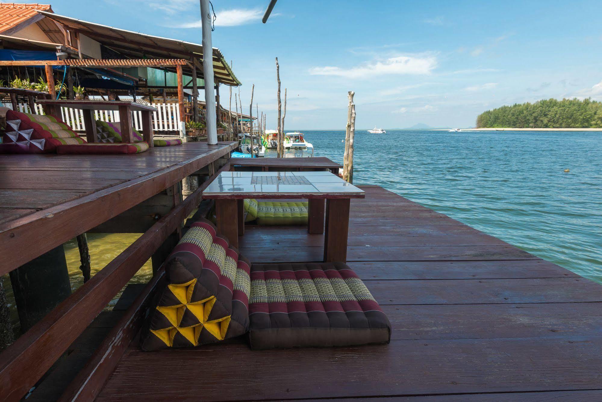 Sincere Hostel Bar And Bistro Koh Lanta Exterior photo