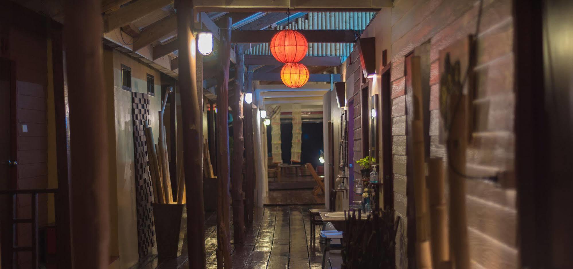 Sincere Hostel Bar And Bistro Koh Lanta Exterior photo